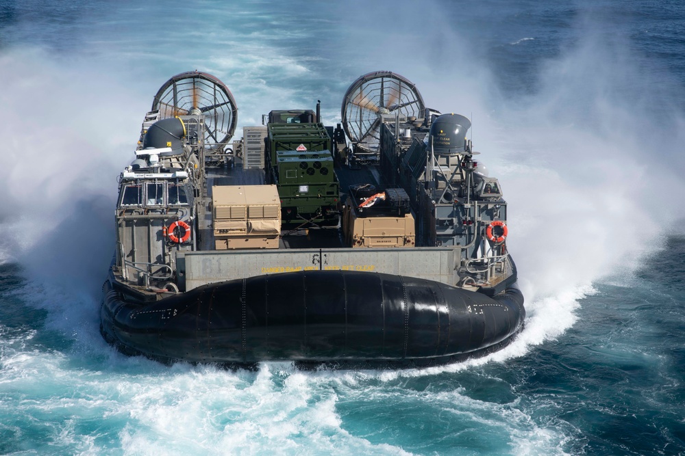 USS Makin Island LCAC Operations