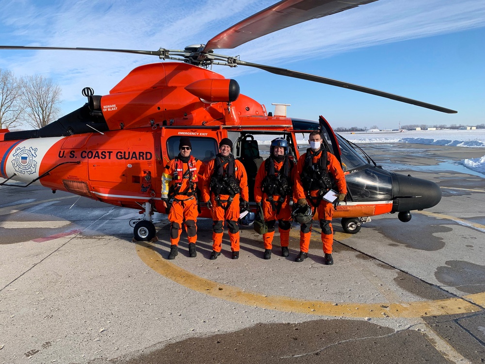 18 rescued from ice floe in Lake Erie