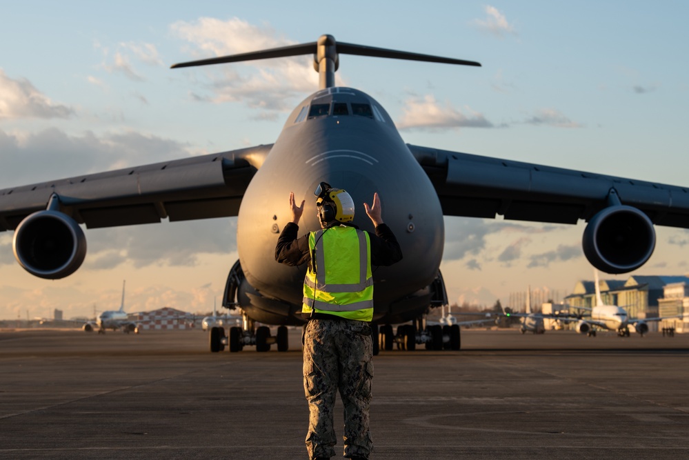 C-5 Super Galaxy arrives onboard NAF Atsugi