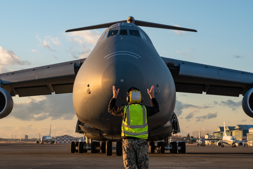 C-5 Super Galaxy arrives onboard NAF Atsugi