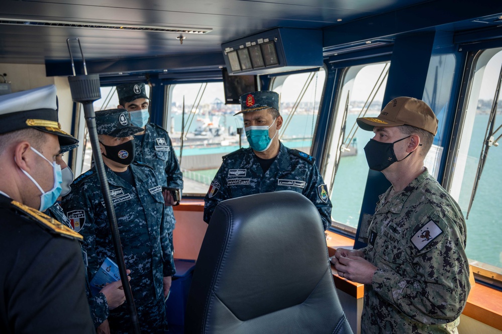 Vice Adm. Brad Cooper visits Alexandria