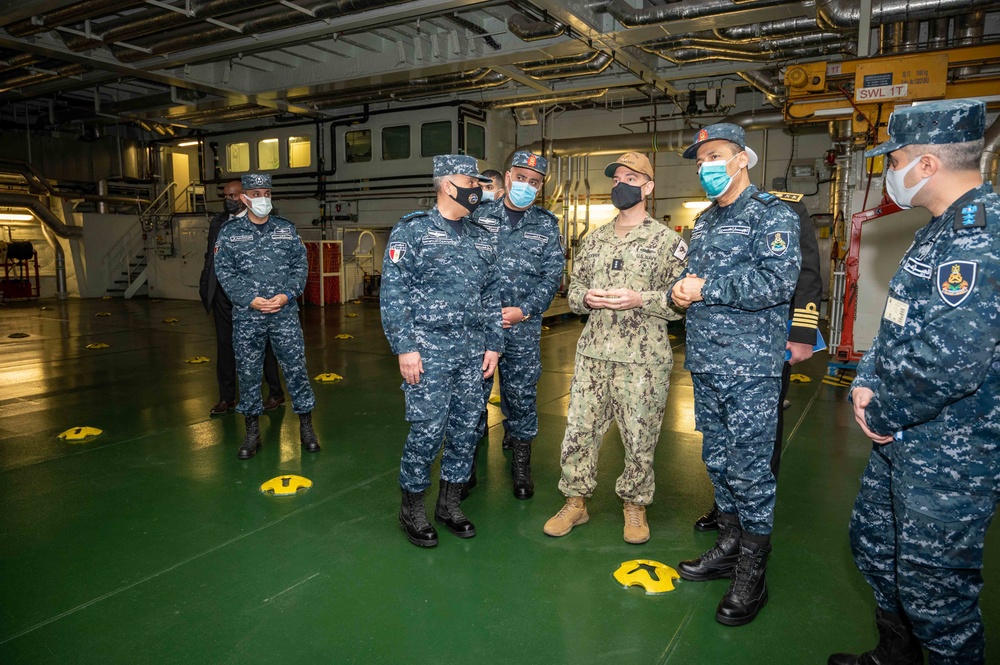 Vice Adm. Brad Cooper visits Alexandria