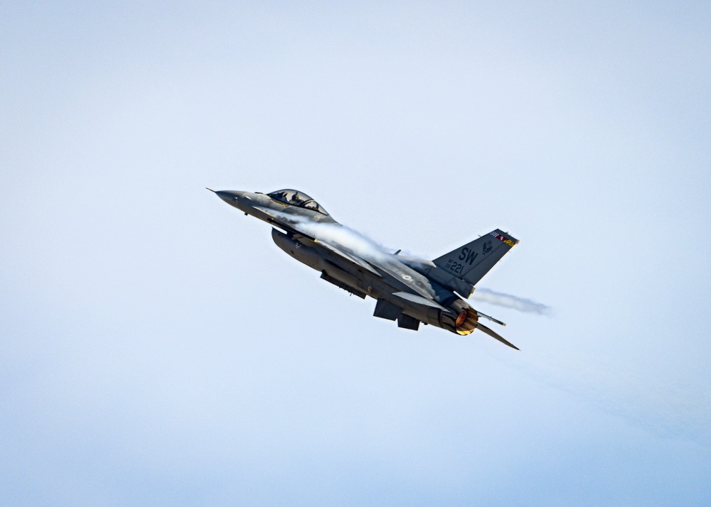 F-16 Viper Demo Team preseason practice