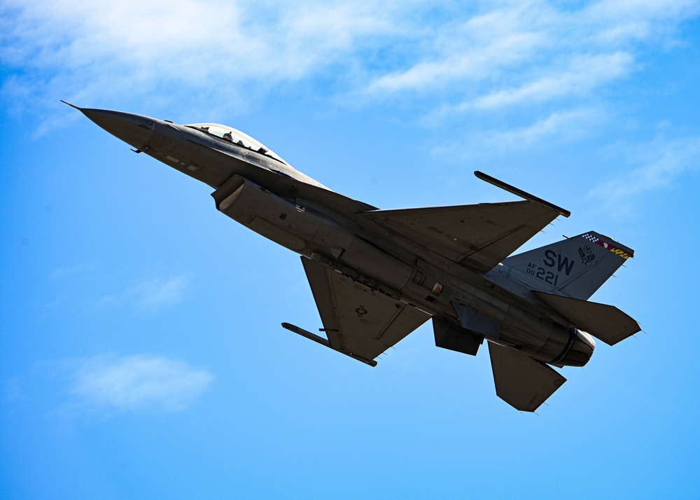 F-16 Viper Demo Team preseason practice