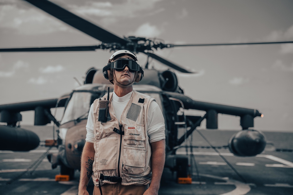 USS Billings Conducts DLQs with JTF-B Army UH-60 Black Hawks
