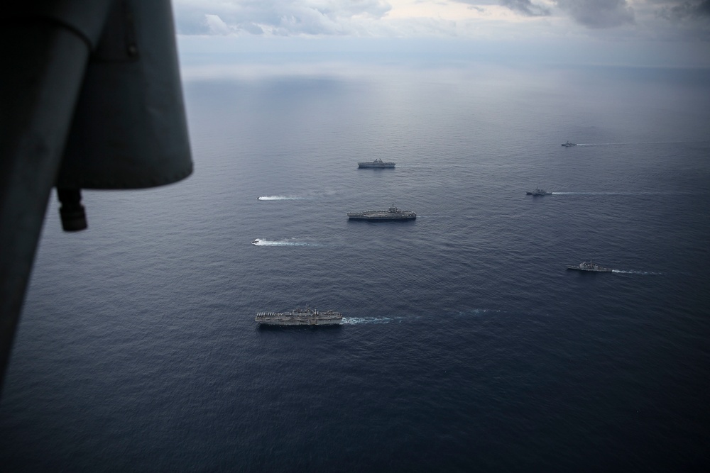 Abraham Lincoln sails in formation during exercise Noble Fusion