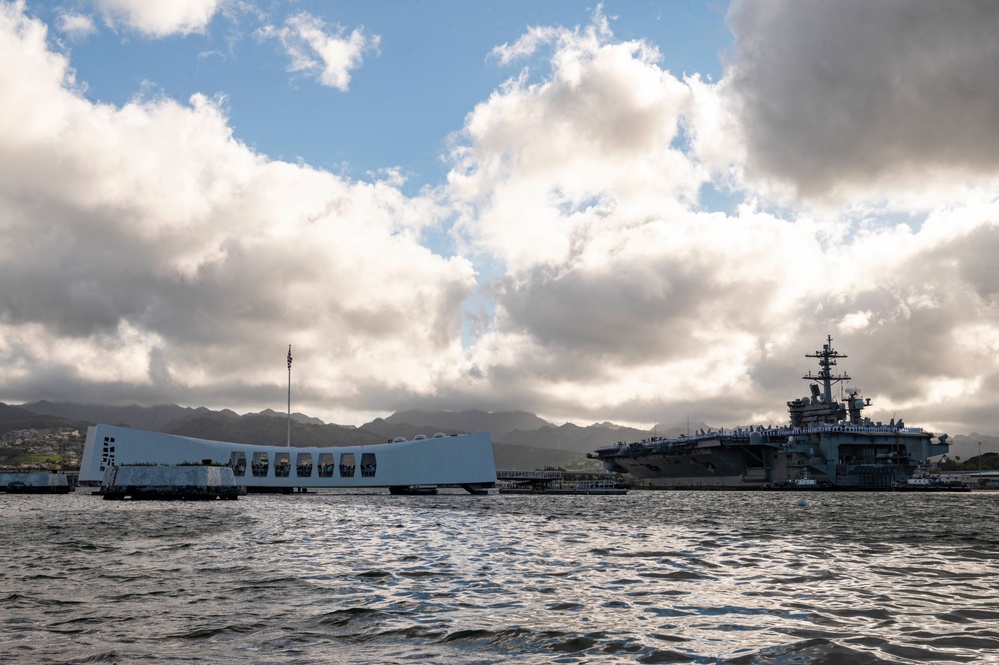 USS Carl Vinson Arrives in Pearl Harbor