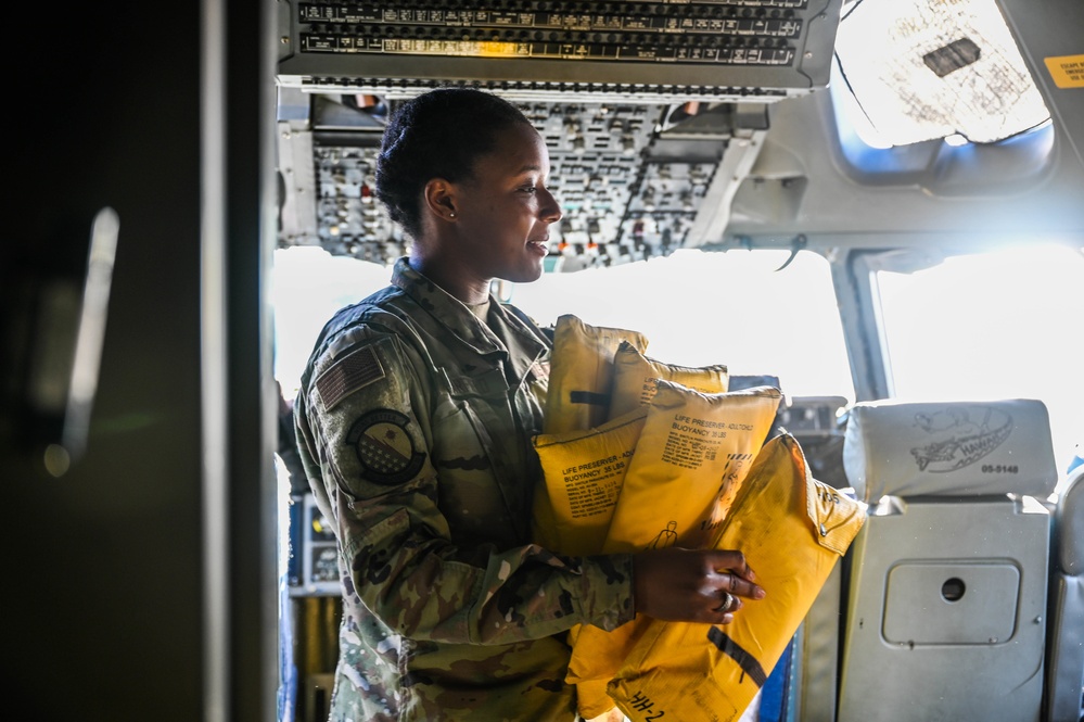 15th OSS equipping our aircraft