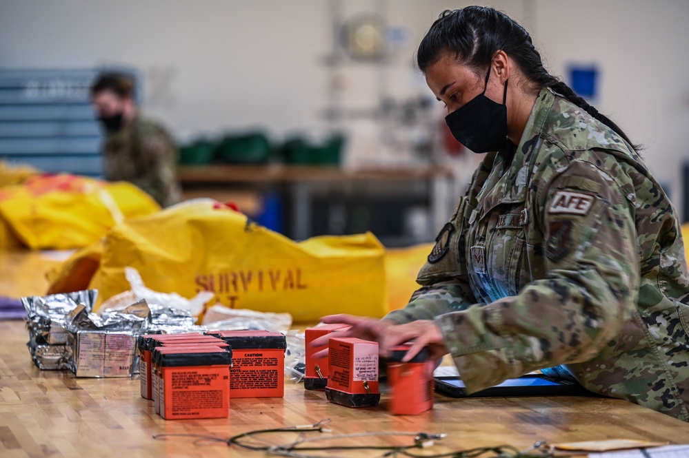 15th OSS equipping our aircraft