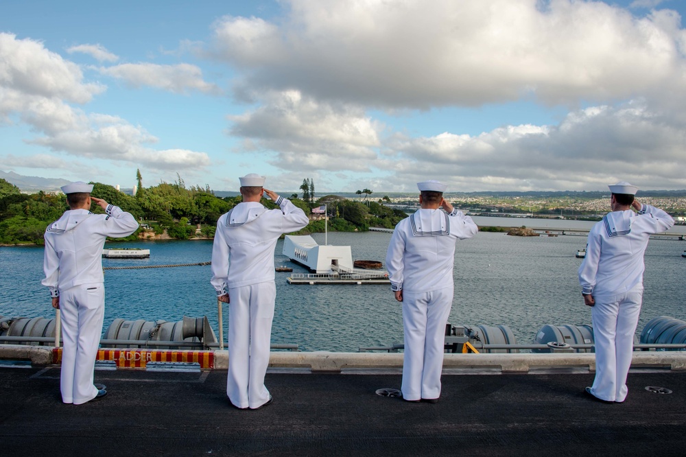 USS Carl Vinson (CVN 70) Sailors Man the Rails in Pearl Harbor, Hawaii