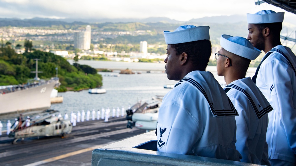 USS Carl Vinson (CVN 70) Arrives at Pearl Harbor