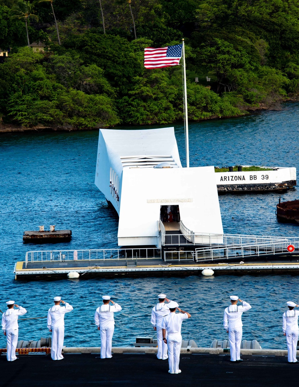 USS Carl Vinson (CVN 70) Pulls Into Pearl Harbor