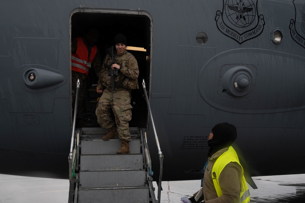 435th AGOW and 521st AMOW receive 82nd Airborne Division in Poland