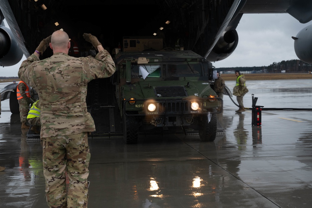 435th AGOW and 521st AMOW receive 82nd Airborne Division in Poland