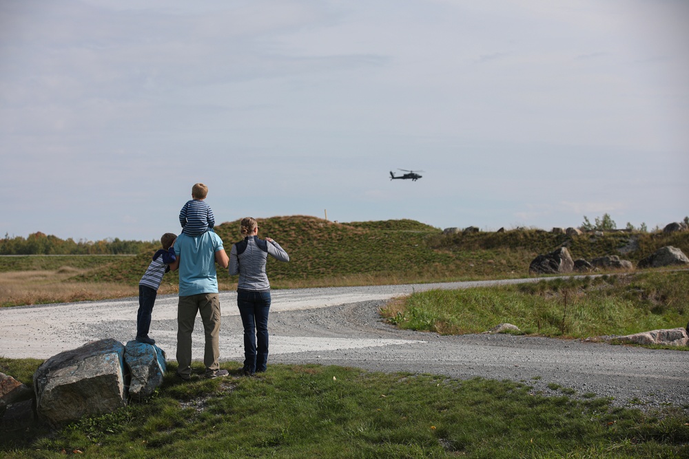 1-10 hosts Families During Gunnery