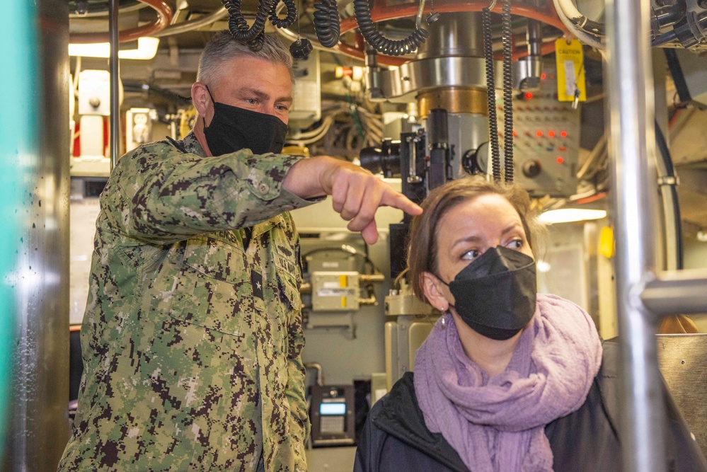 Department of State Senior Bureau Official Visits Kings Bay
