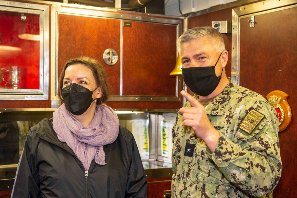 Department of State Senior Bureau Official Visits Kings Bay