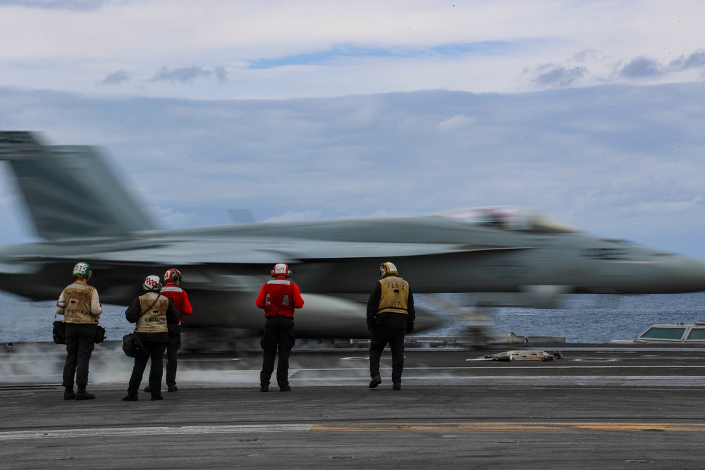 Abraham Lincoln conducts flight operations