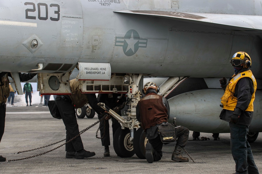 Abraham Lincoln conducts flight operations