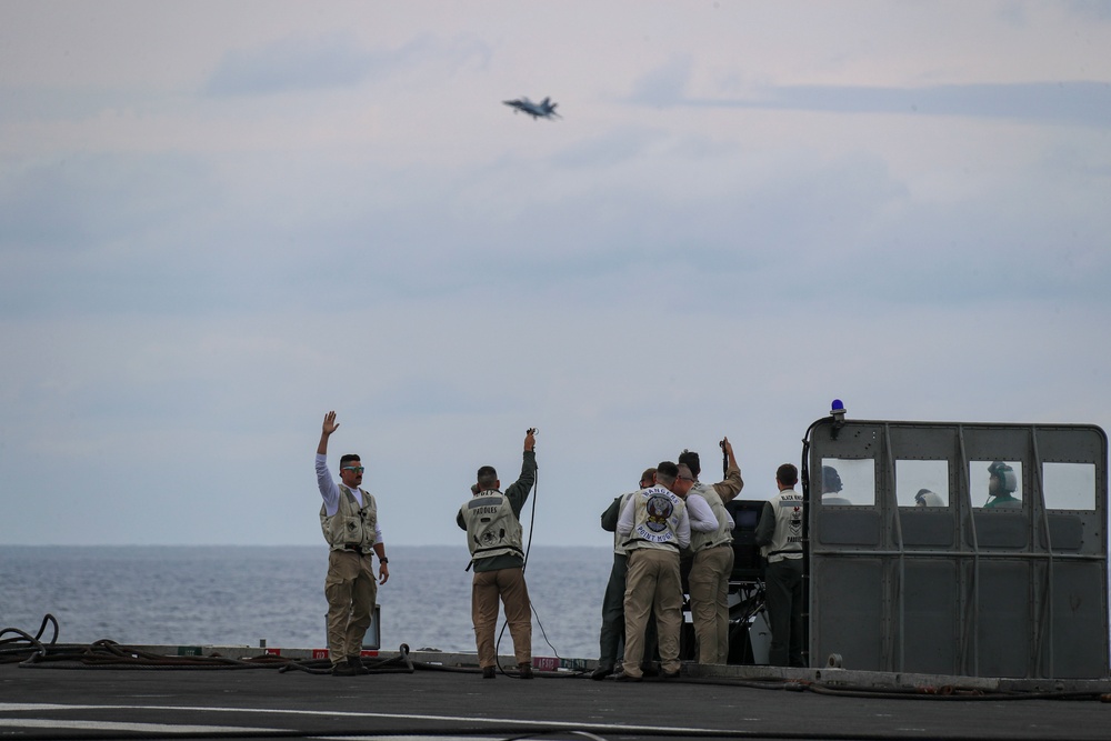 Abraham Lincoln conducts flight operations