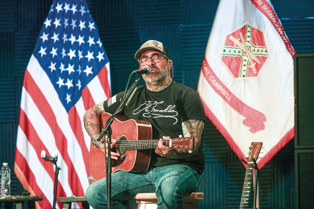 Aaron Lewis salutes Soldiers with free concert at Warrior Zone