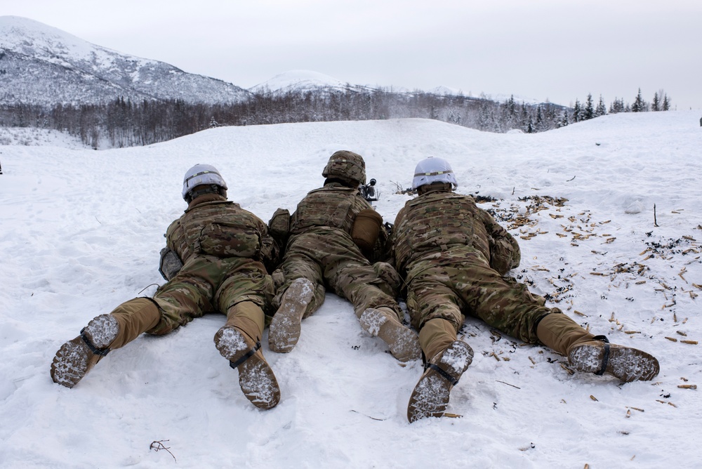 'Denali’ paratroopers conduct squad live-fire training