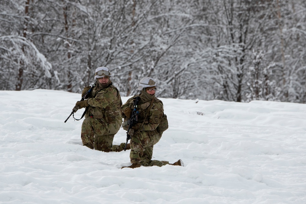 'Denali’ paratroopers conduct squad live-fire training