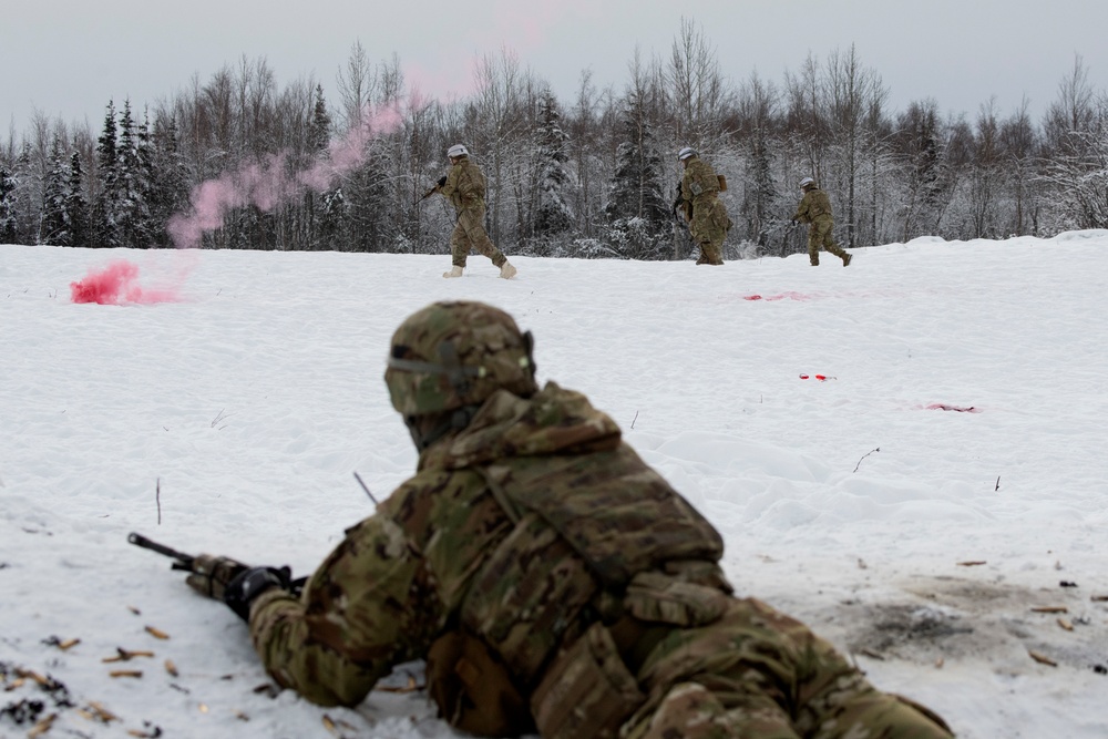 'Denali’ paratroopers conduct squad live-fire training