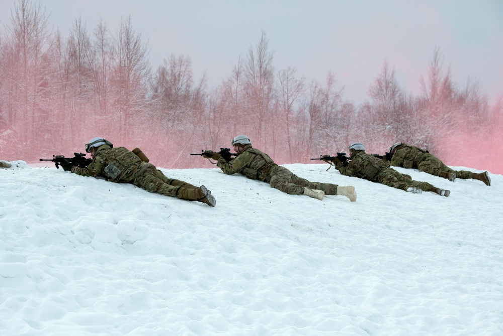 'Denali’ paratroopers conduct squad live-fire training