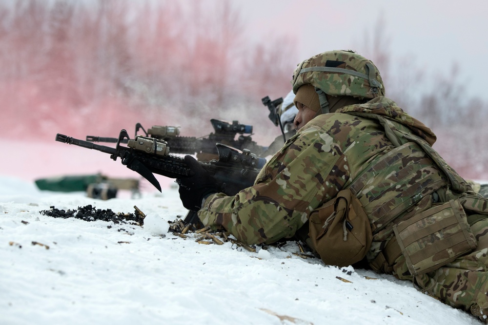 'Denali’ paratroopers conduct squad live-fire training