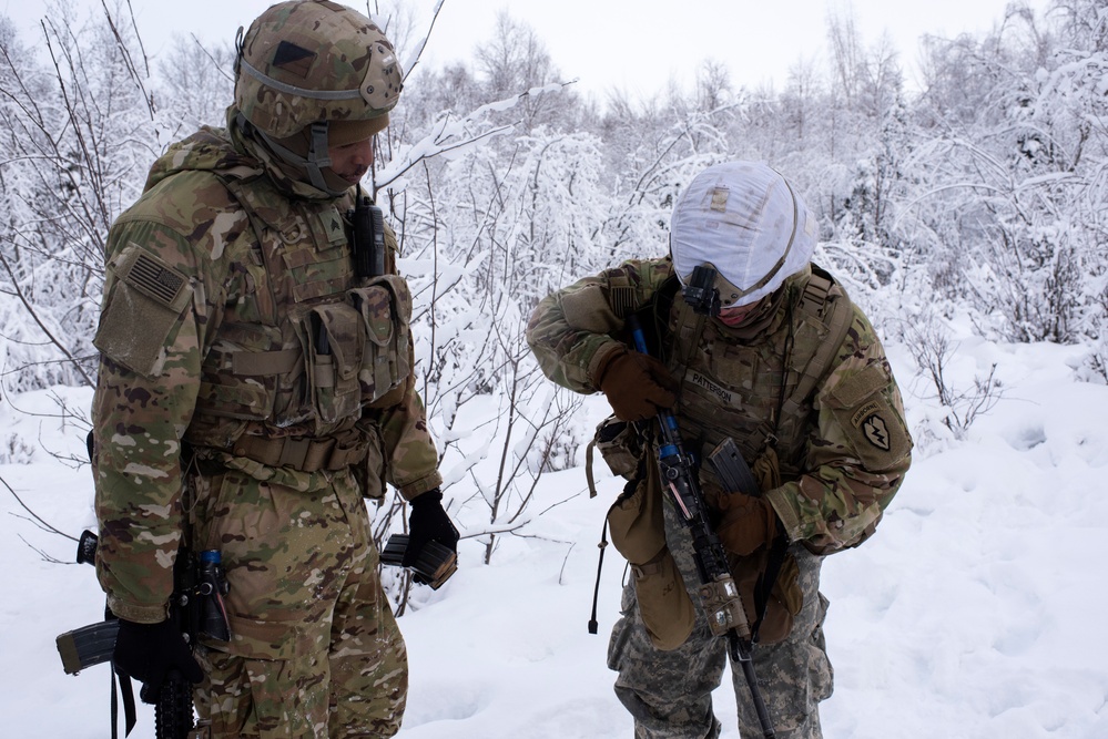 DVIDS - Images - 'Denali’ paratroopers conduct squad live-fire training ...