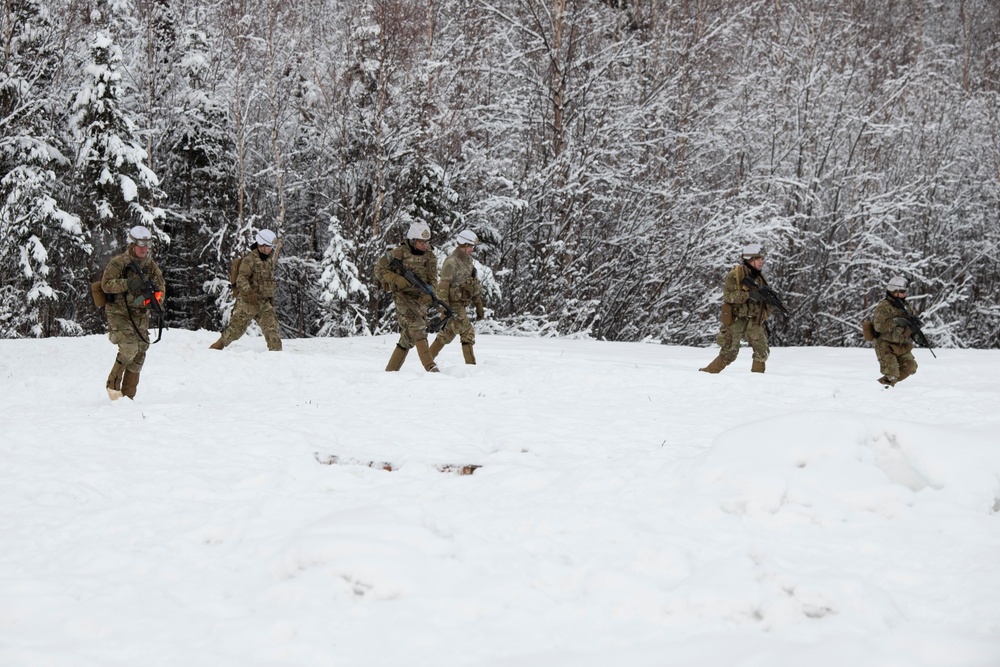 DVIDS - Images - 'Denali’ paratroopers conduct squad live-fire training ...