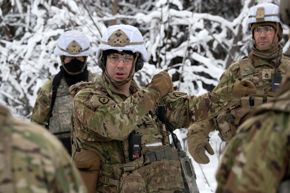 'Denali’ paratroopers conduct squad live-fire training
