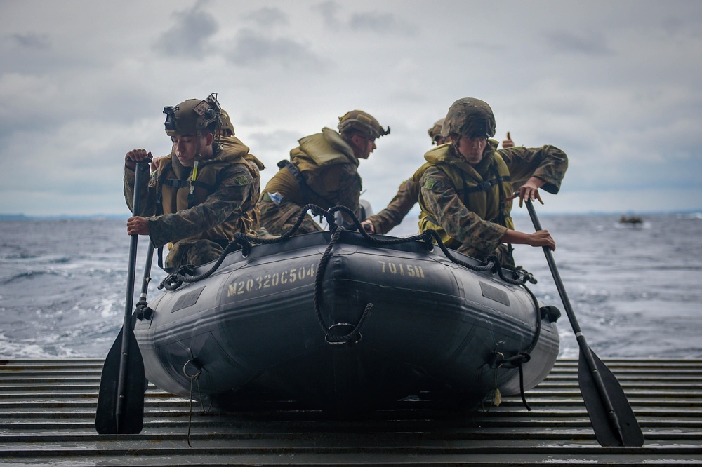 31st Marine Expeditionary Unit launch combat rubber raiding craft