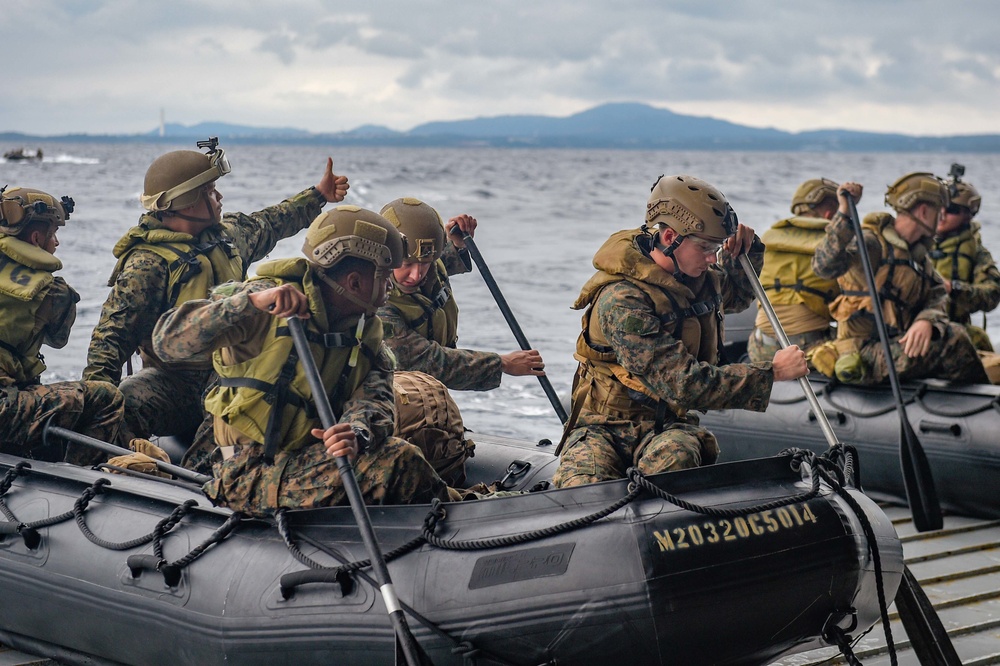 USS Green Bay (LPD 20) Conducts Well Deck Operations