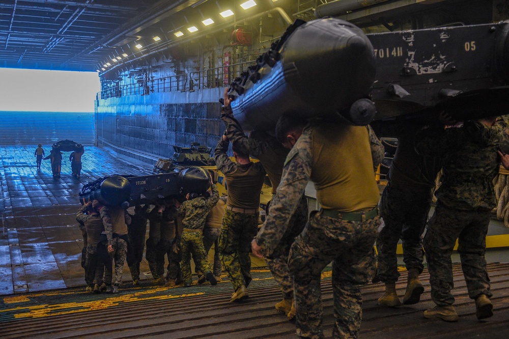 USS Green Bay (LPD 20) Conducts Well Deck Operations