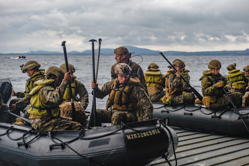 USS Green Bay (LPD 20) Conducts Well Deck Operations