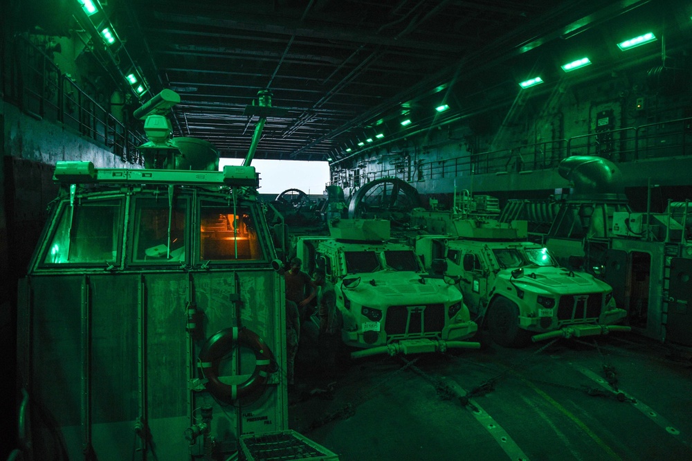 USS Green Bay (LPD 20) Conducts Well Deck Operations