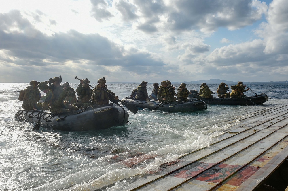 31st Marine Expeditionary Unit launch combat rubber raiding craft