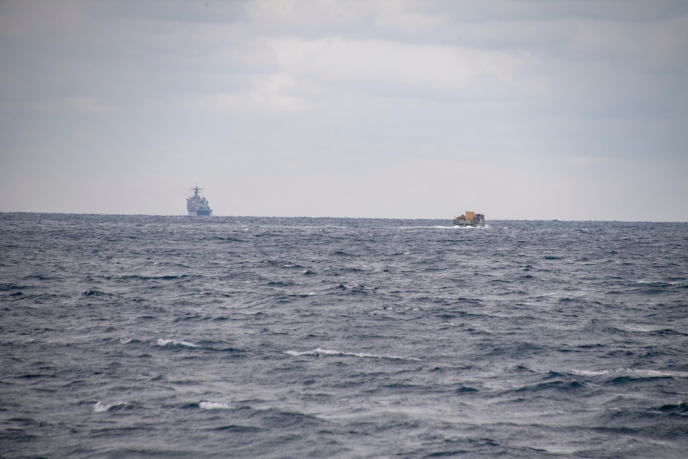 USS Ashland (LSD 48) conducts LCU operations