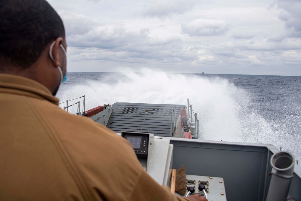 USS Ashland (LSD 48) conducts LCU operations