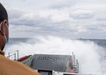 USS Ashland (LSD 48) conducts LCU operations