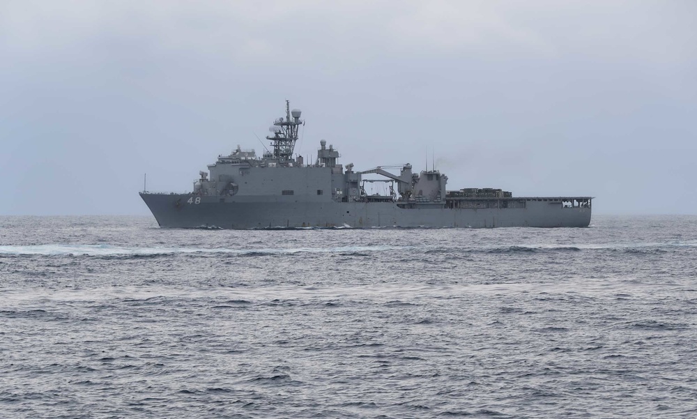 Mobile Bay sails in formation during exercise Noble Fusion