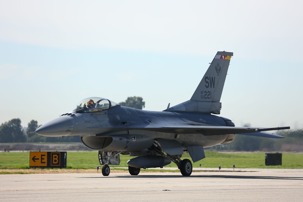 Super Bowl flyover jets arrive at JFTB