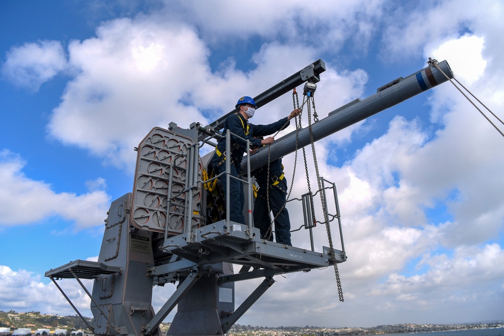 USS Anchorage loads RAM