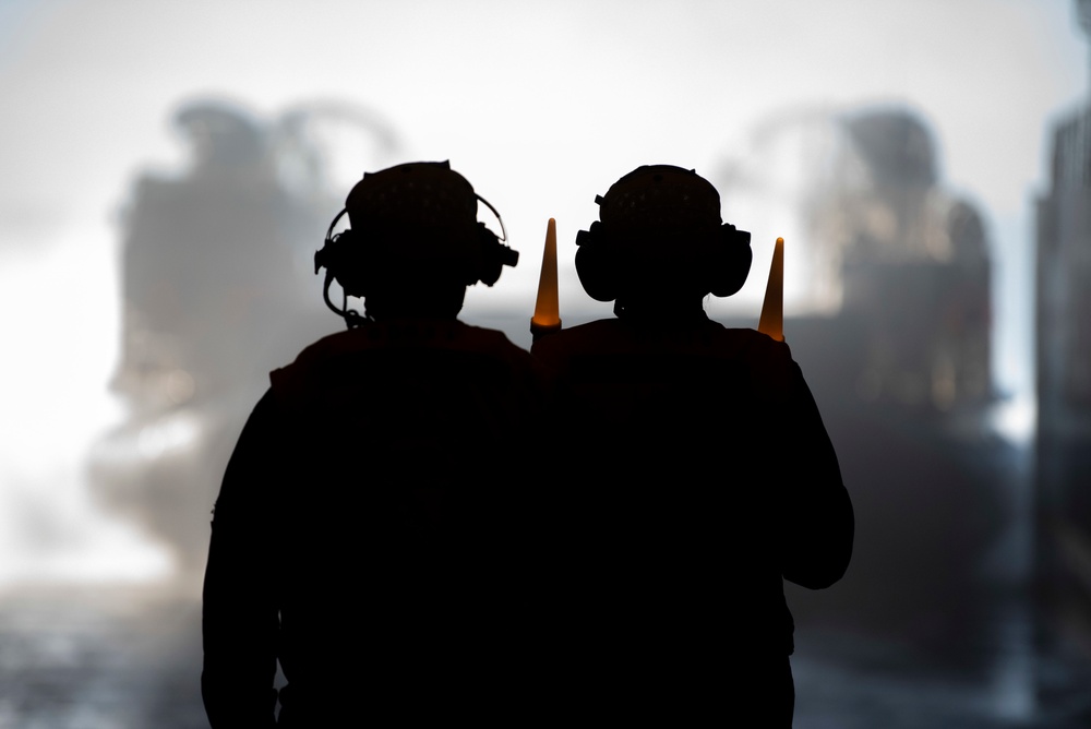 USS Anchorage conducts LCAC Ops