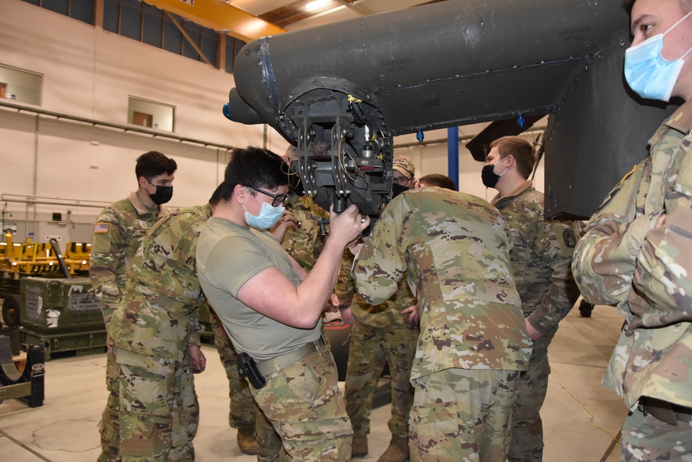 Wiesbaden Aviation Regiment perform helicopter maintenance