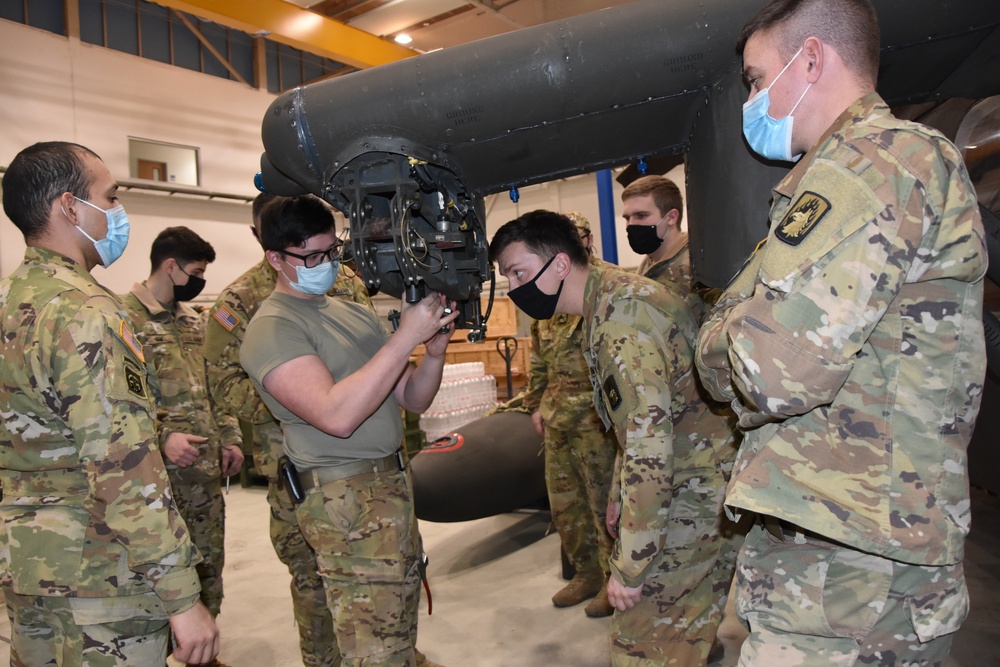 Wiesbaden Aviation Regiment perform helicopter maintenance