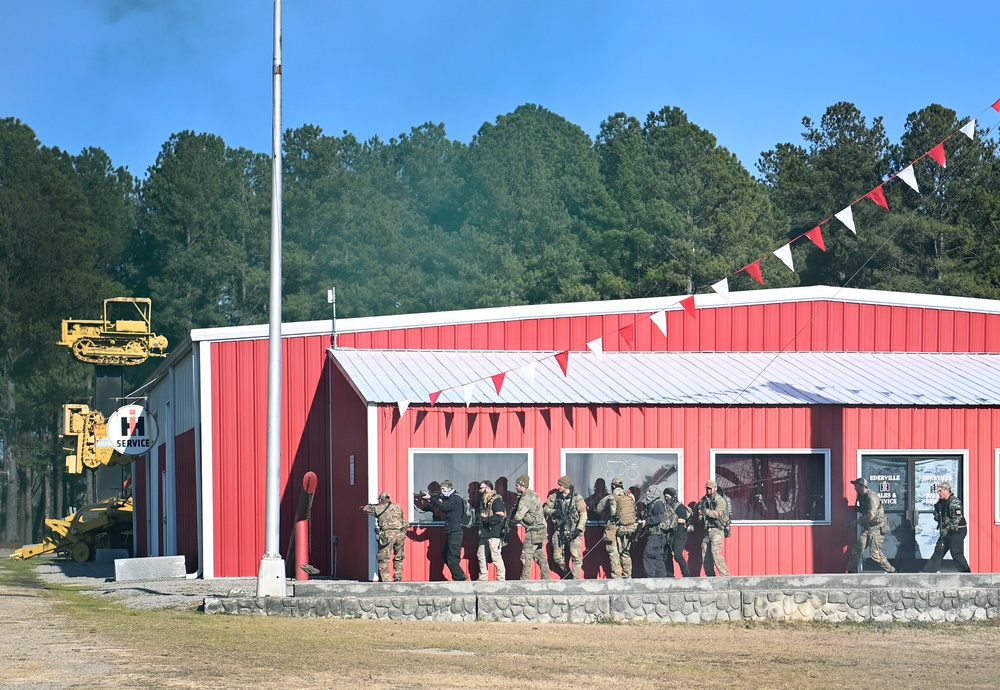 Green Beret Candidates Undergo Robin Sage Exercise