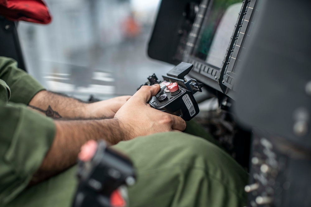 VMM-165 (Reinforced), 11th MEU conducts routine operations checks aboard USS Essex (LHD 2)